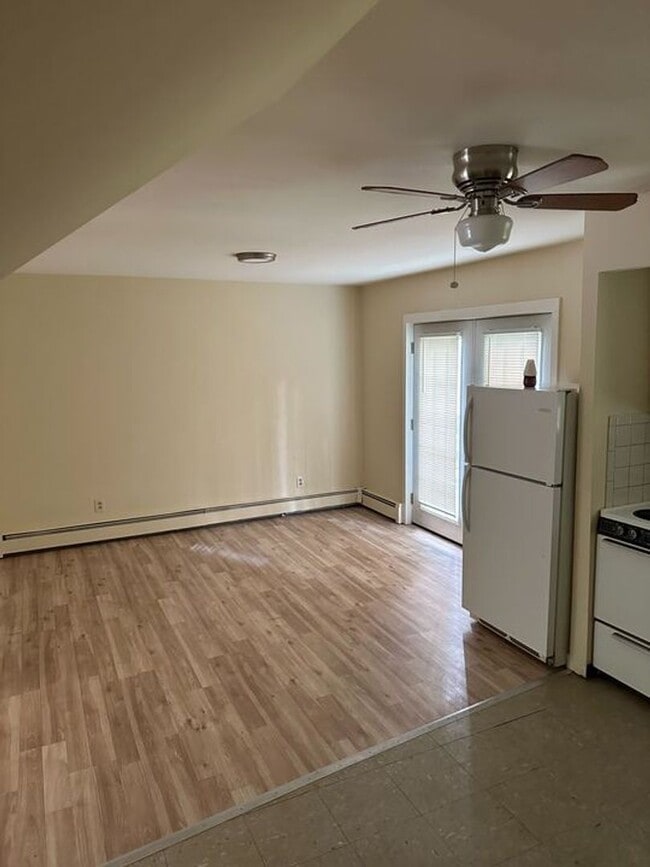 Building Photo - Large 1br in Townhome with Garage and Deck(Heat Included)