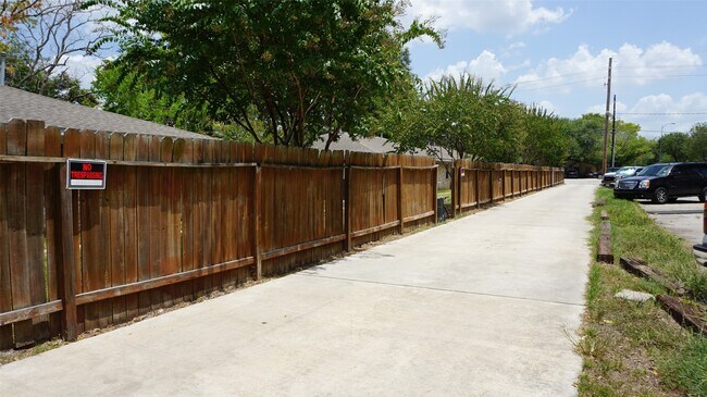 Building Photo - 604 Wilson Rd