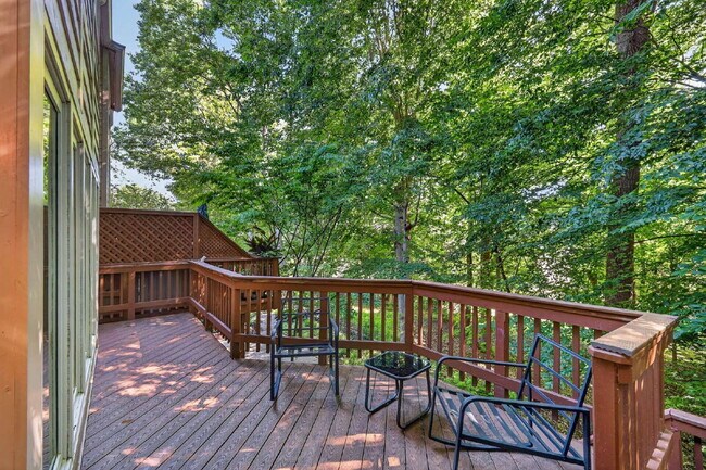 Building Photo - Elegant & Spacious Contemporary Townhome in Serene Potomac Enclave