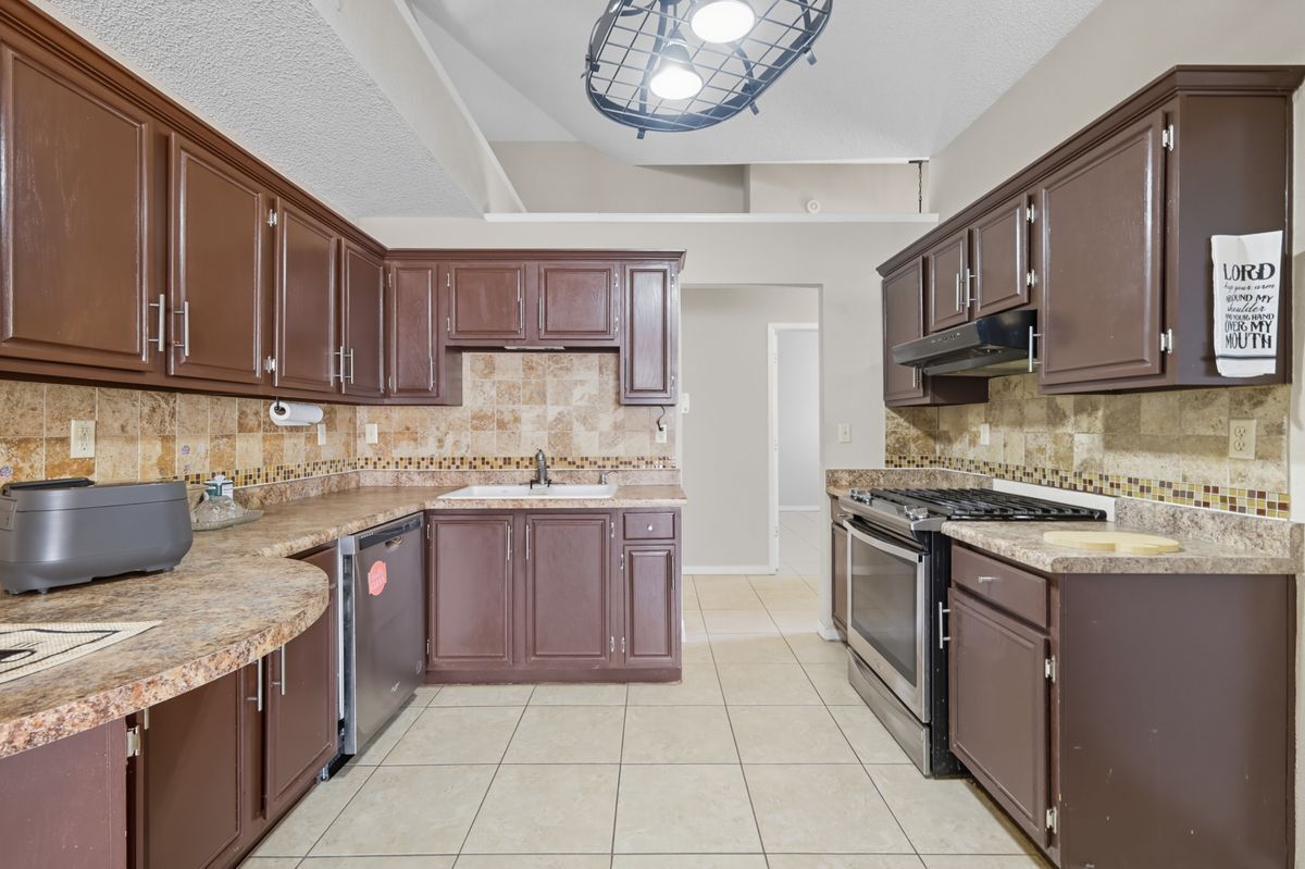 Building Photo - 1216 Velma Miles Pl