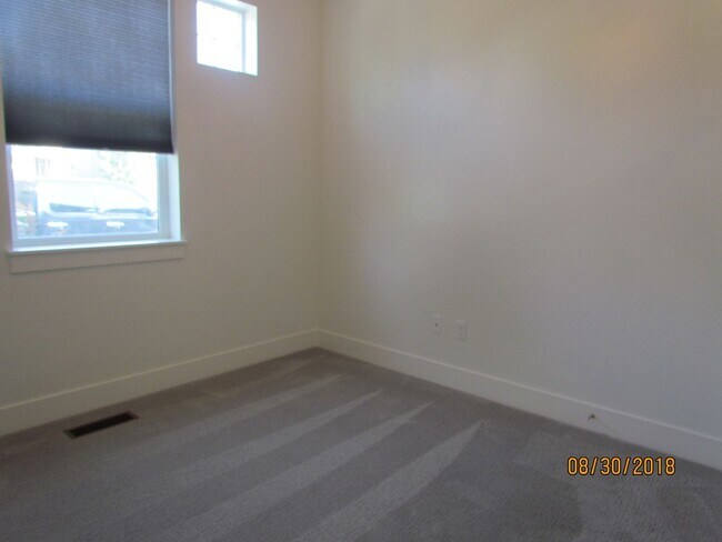 Building Photo - Beautiful 3 bed 2 bath in the popular Paramount community