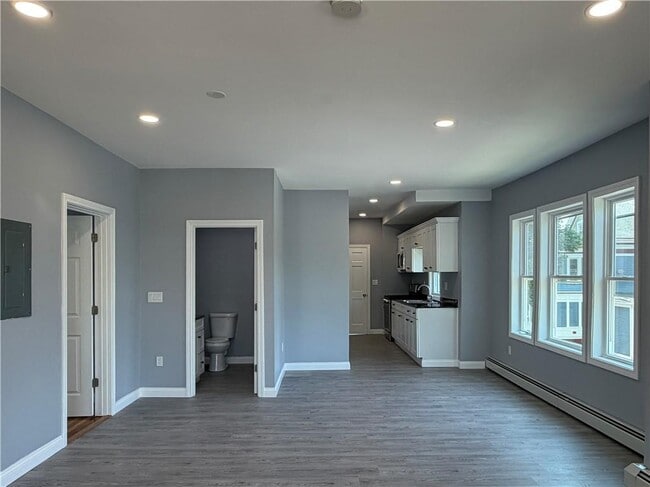 Building Photo - 98 Whitmarsh St