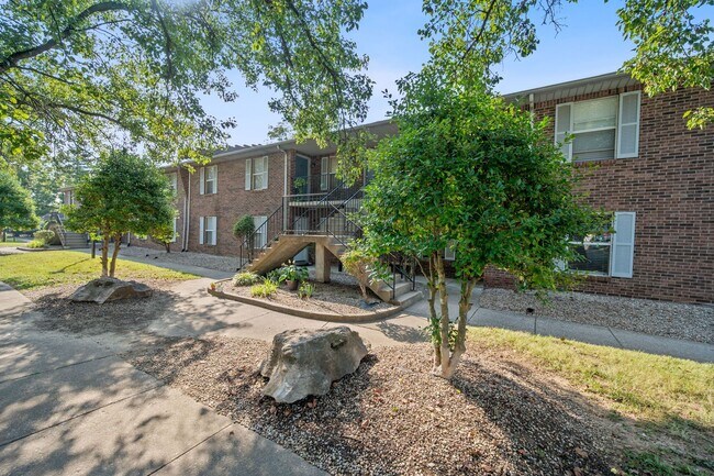 Building Photo - 1838 Kendall Ln