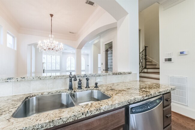 Building Photo - 407 W Bell St