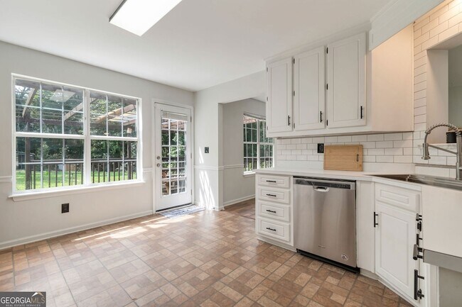 Building Photo - 2055 Amberly Glen Way