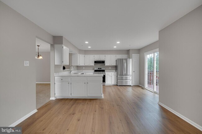 Building Photo - 8101 Chelaberry Ct