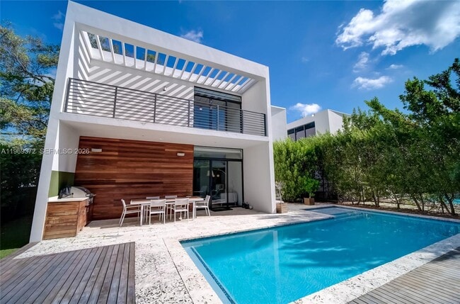 Building Photo - 8660 Arboretum Ln