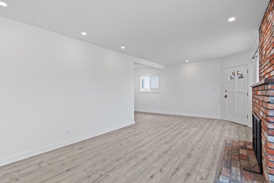 Building Photo - 510 24th St
