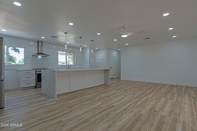 Building Photo - 3035 E Heatherbrae Dr