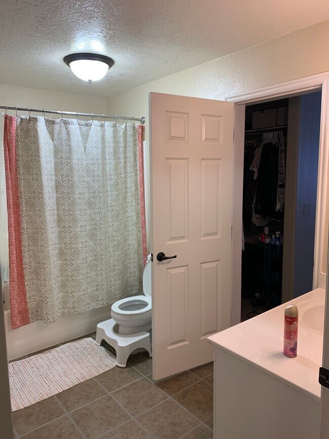 Building Photo - Beautiful 2 Bedroom Condo in North Orem