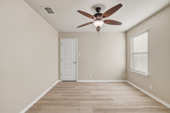 Building Photo - 8810 Double Oak
