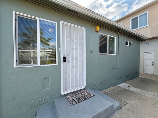 Building Photo - Now available 1bed/1bath cottage in Normal Heights!