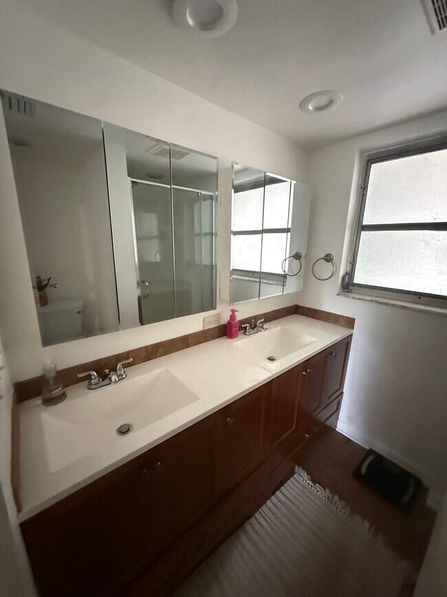 Building Photo - 1388 Rose St