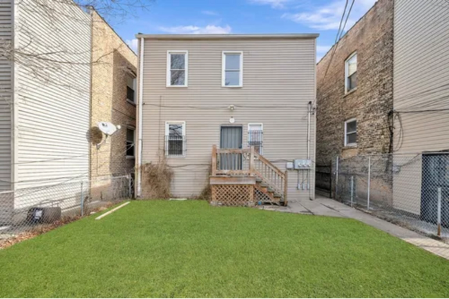 Building Photo - 6216 S Artesian Ave