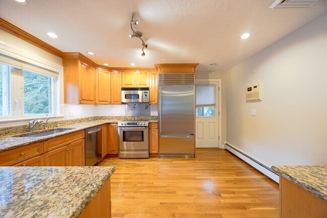 Building Photo - 6 Peachtree Ln