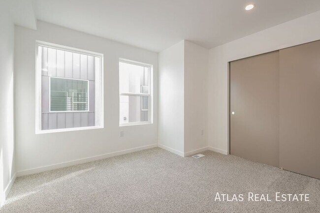 Building Photo - 2620 S Delaware St