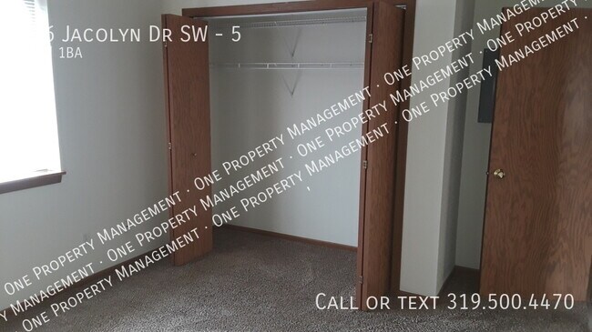 Building Photo - 116 Jacolyn Dr SW