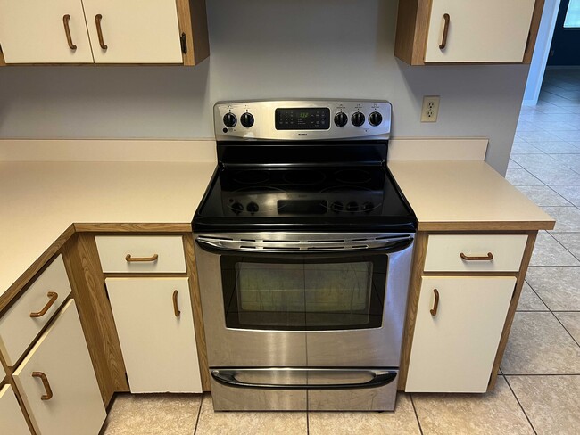 Building Photo - 33 Fernwood Lane