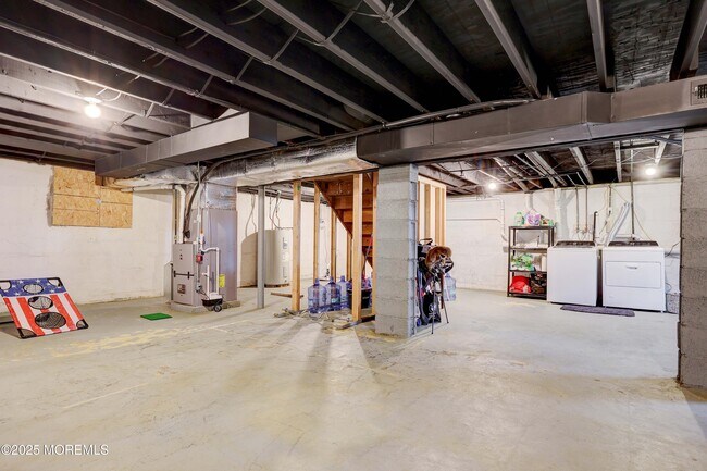 Building Photo - 58 Richardson Ave