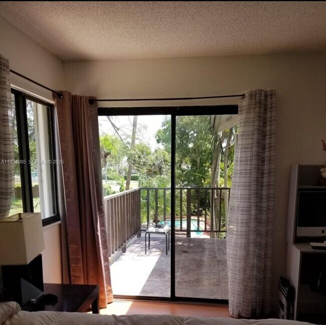 Building Photo - 9535 SW 148th Ave Cir E