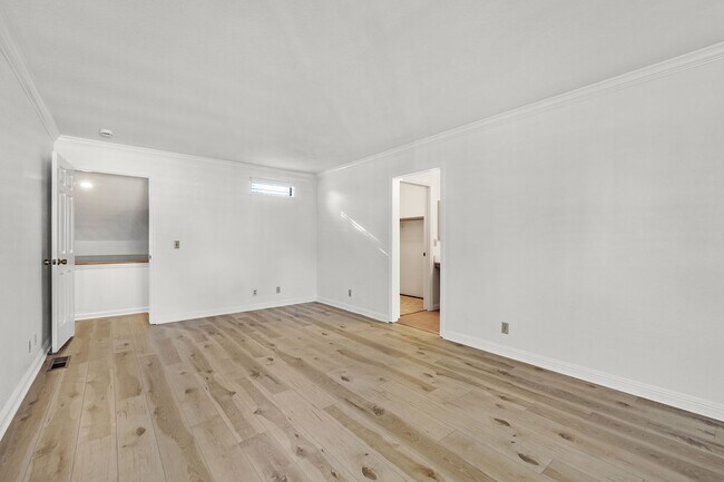 Building Photo - Beautiful Townhome in the Heart of Pleasanton