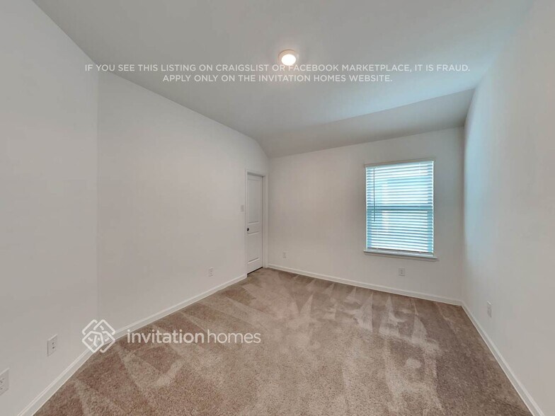 Building Photo - 4027 Champlain Wy