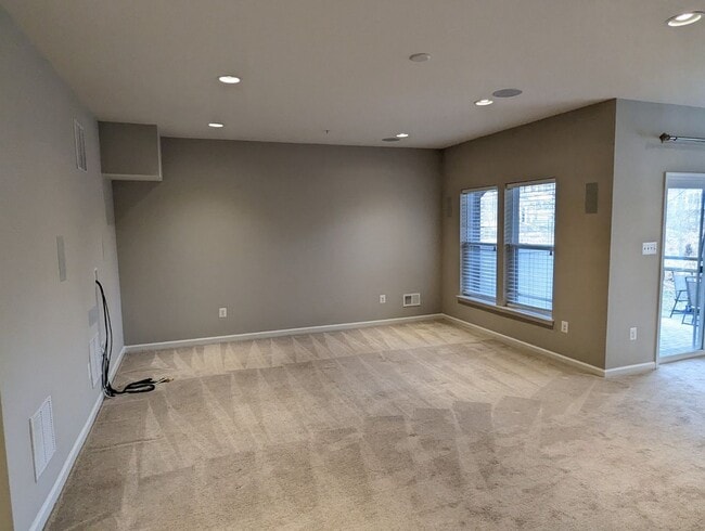 Building Photo - Gorgeous 3 level townhouse in North Potoma...