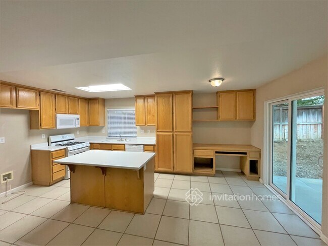 Building Photo - 781 Hillview St