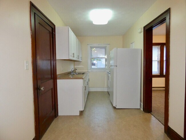 Building Photo - First Floor Apartment in the heart of West Asheville
