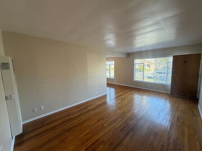 Interior Photo - 3050