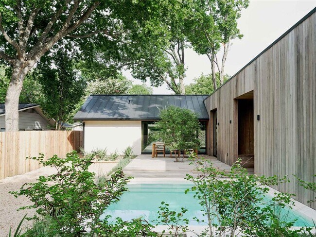 Building Photo - 2708 Friar Tuck Ln