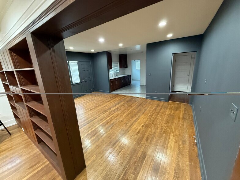 Building Photo - 1493 W 47th St