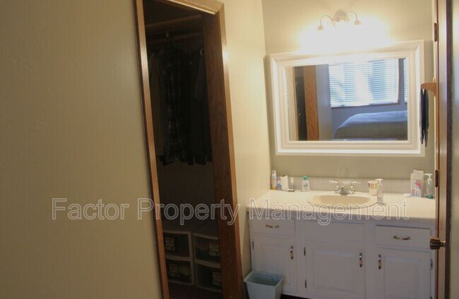 Building Photo - 101 Heather Ln