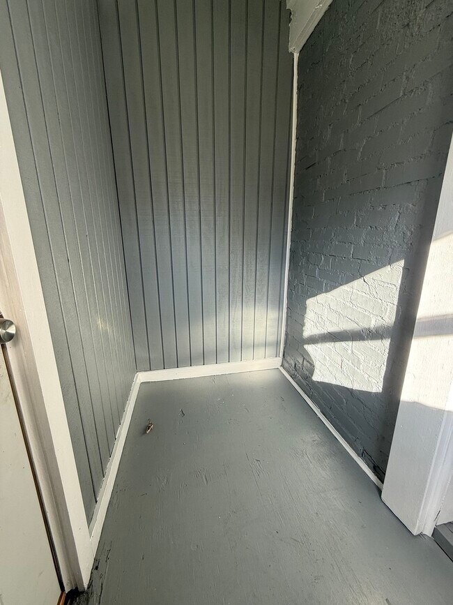 Building Photo - 729 Vine St