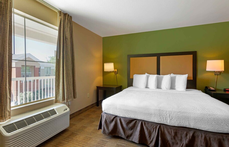 Building Photo - Furnished Studio-Phoenix - Airport - E. Oa...
