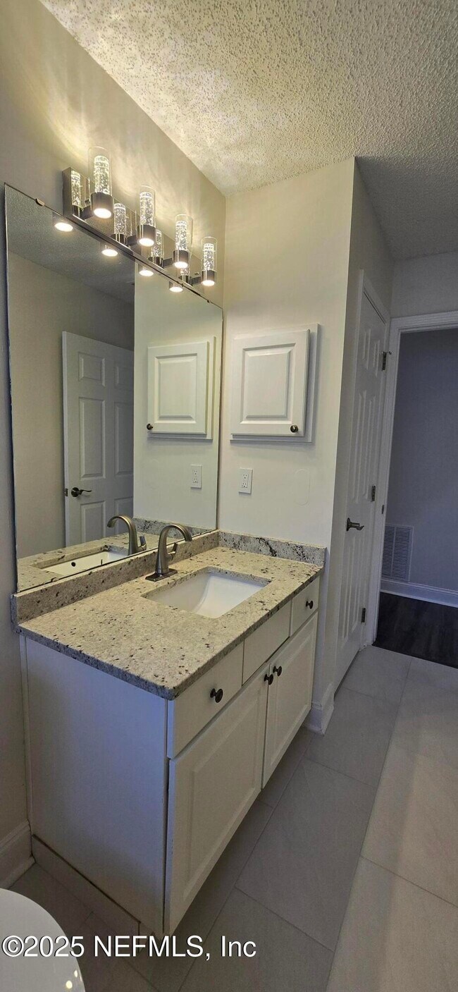 Building Photo - 11579 Alexis Forest Dr E