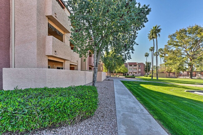 Building Photo - 602 North May-SI ID1545661P