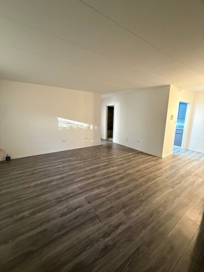 Building Photo - 138 E Bailey Rd