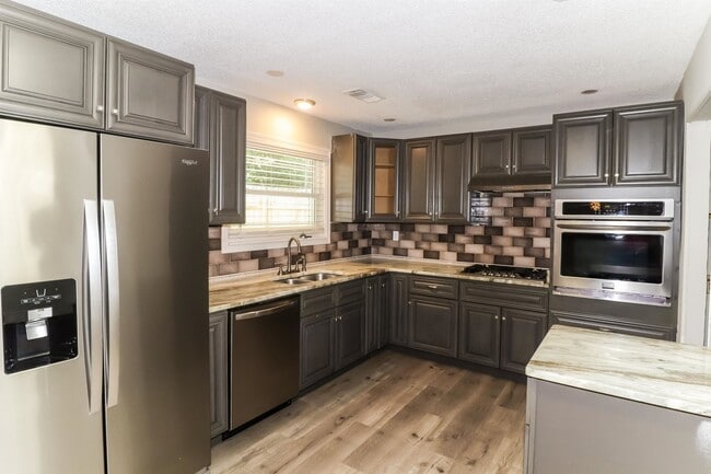 Building Photo - 5707 Heartwood Dr