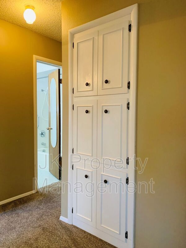 Building Photo - 4236 Central Ave