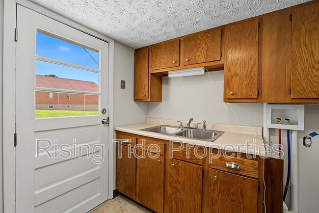 Building Photo - 1607 Montgomery Ave