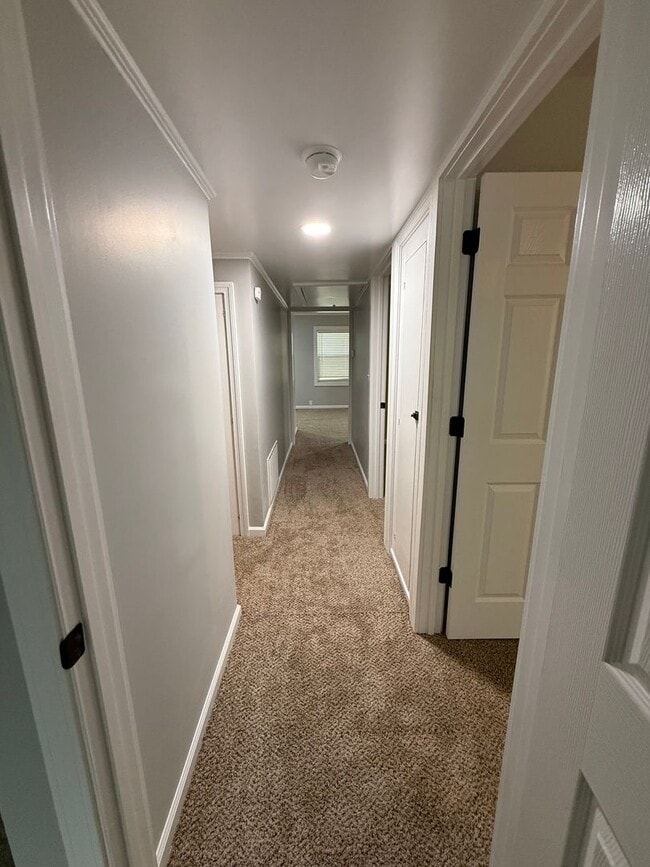 Building Photo - Newly Renovated 3 Bedroom 2 Bath w/ Flex Room Located in a Sought-after Neighborhood!