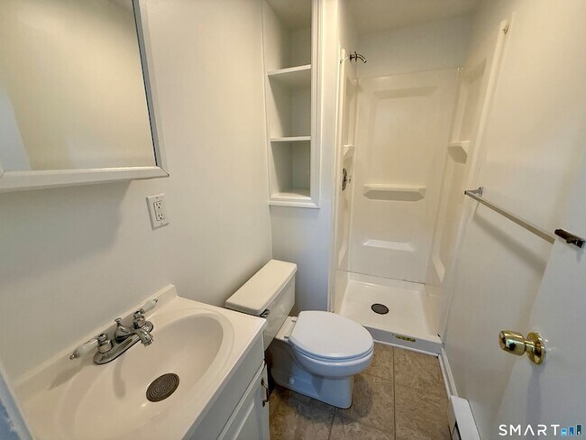 Building Photo - 154 Silvermine Ave