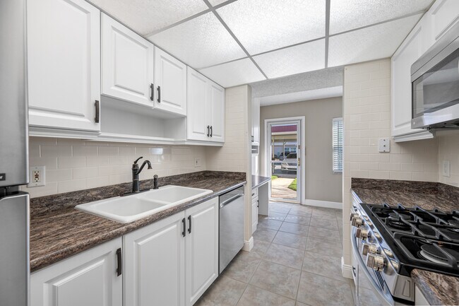 Building Photo - 10033 64th Ave N