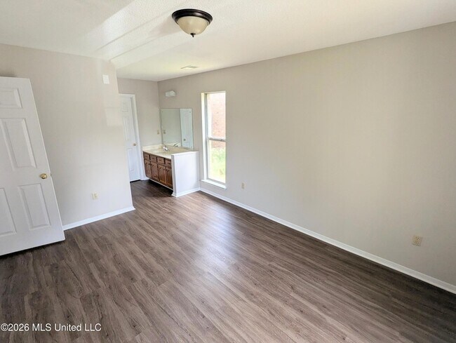 Building Photo - 3426 Laurelwood Dr