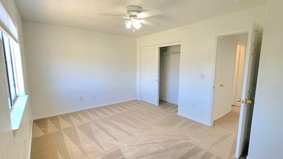 Building Photo - 2400 E Ambush St