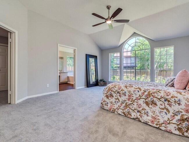 Building Photo - 1104 Quail Ln