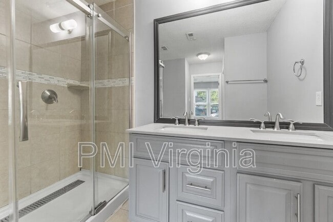 Building Photo - 3909 Wilmington Ct