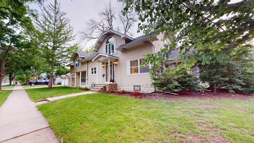 Building Photo - 1625 N Union St