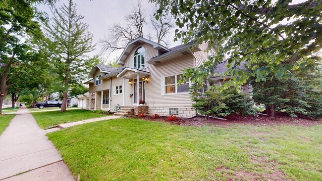 Building Photo - 1625 N Union St